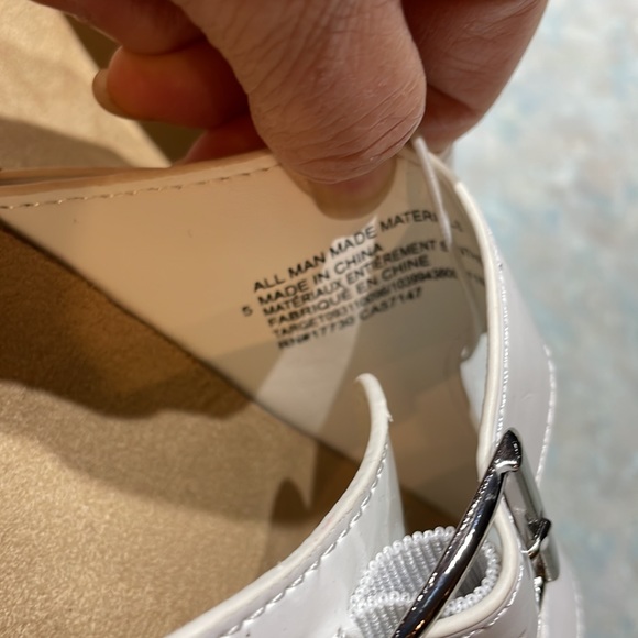 Cherokee white sandals (sz 5) - Picture 7 of 7